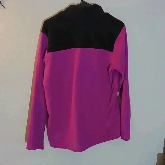 The North Face light weight pull over, pink and black, medium - Picture 5 of 5